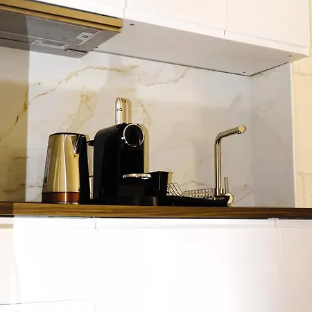 Augustins Fountain Studio: Cozy Historic Aix Center Retreat Apartment Aix-en-Provence