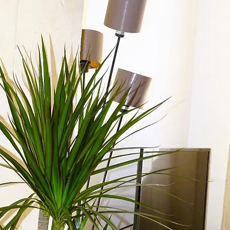 Augustins Fountain Studio: Cozy Historic Aix Center Retreat