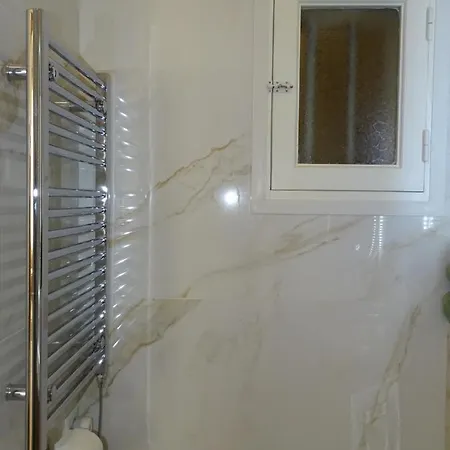 Augustins Fountain Studio: Cozy Historic Aix Center Retreat Aix-en-Provence