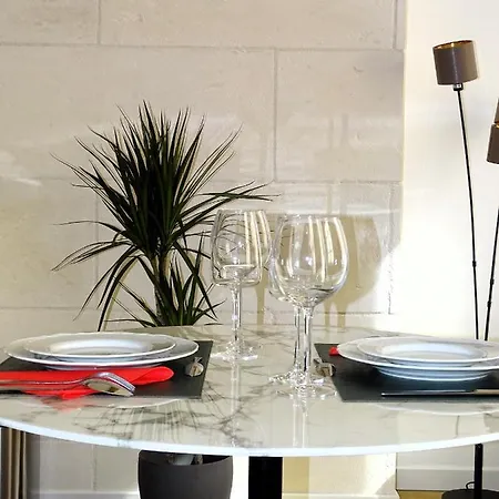 Augustins Fountain Studio: Cozy Historic Aix Center Retreat Apartment