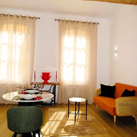 Augustins Fountain Studio: Cozy Historic Aix Center Retreat Apartment Aix-en-Provence